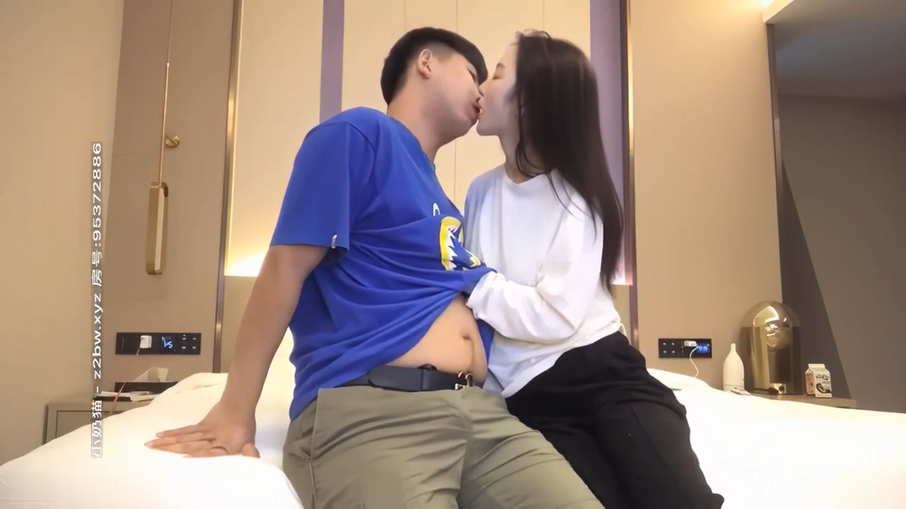 【獨家AI修復】小寶尋花約了個嗲嗲美乳甜美白衣妹子啪啪，舌吻調情摸逼洗完澡口交騎坐後入猛操