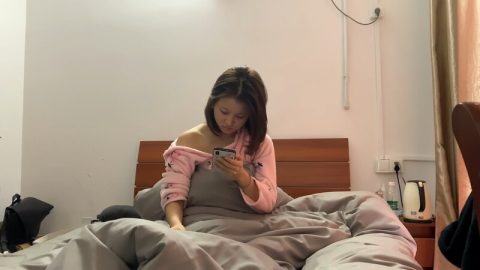 一代風流【唐哥作品】20歲高顏值，校花女友，偷拍臥室內幹兩炮，C罩杯美乳高潮陣陣